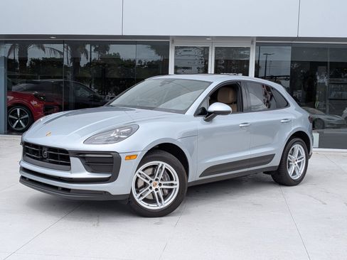 Certified 2024 Porsche Macan AWD/4WD image 1