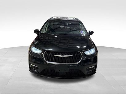 Used 2023 Chrysler Pacifica Touring-L