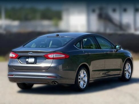 Used 2016 Ford Fusion SE FWD image 9