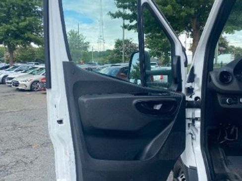 Used 2019 Freightliner Sprinter 3500 w/ Premium Package RWD image 19