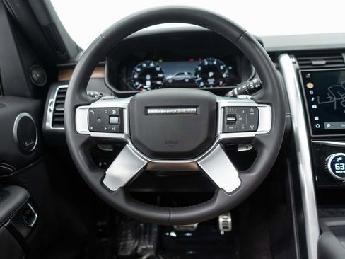 Used 2024 Land Rover Discovery Dynamic SE image 22