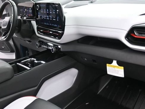 Used 2025 Chevrolet Silverado EV RST AWD/4WD image 24