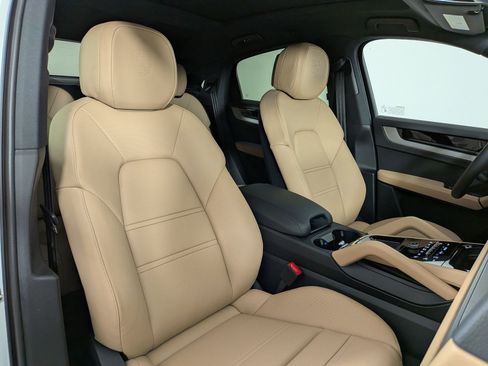 New 2026 Porsche Cayenne Coupe AWD/4WD image 23