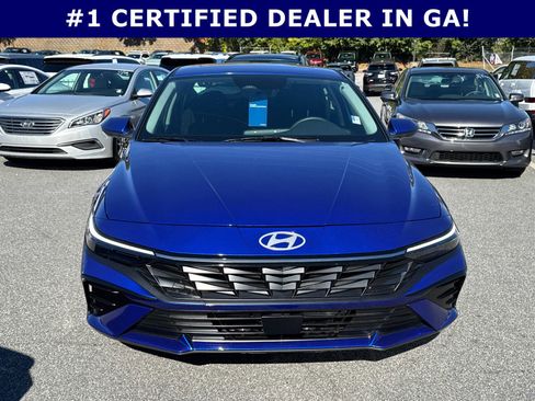 Certified 2025 Hyundai Elantra SEL image 2