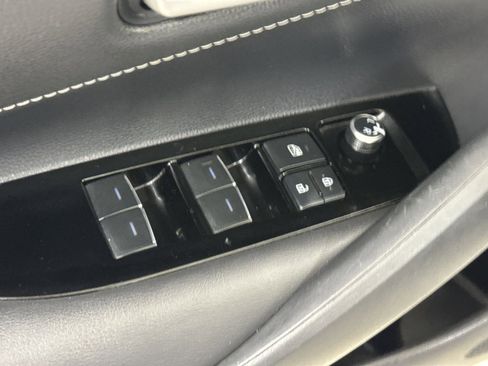 Used 2019 Toyota Corolla SE w/ Carpet Mat Package image 19