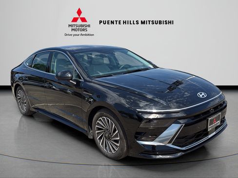 Used 2025 Hyundai Sonata Limited FWD image 3