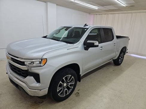 Used 2022 Chevrolet Silverado 1500 LT AWD/4WD image 29
