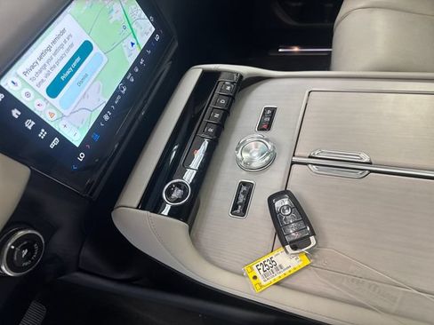 Used 2025 Lincoln Navigator Reserve AWD/4WD image 25