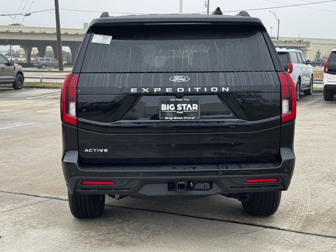New 2026 Ford Expedition Active image 9