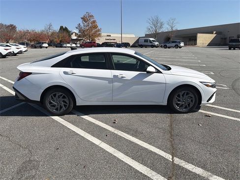 New 2026 Hyundai Elantra Blue image 8
