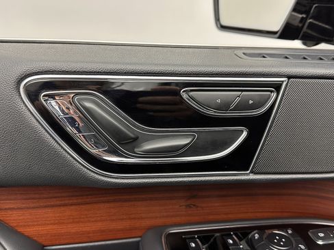 Used 2024 Lincoln Navigator Premiere image 14