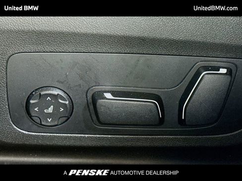 Used 2025 BMW 330i Sedan image 4