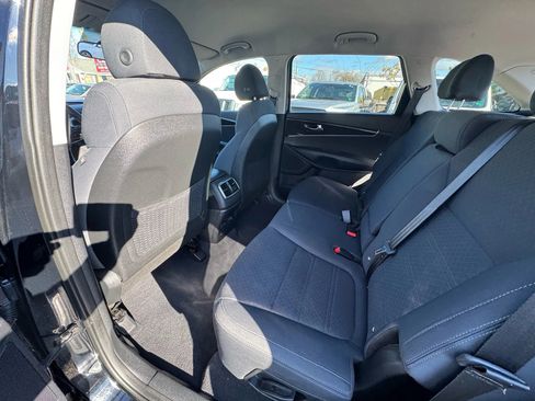 Used 2018 Kia Sorento LX Sport Utility 4D image 17