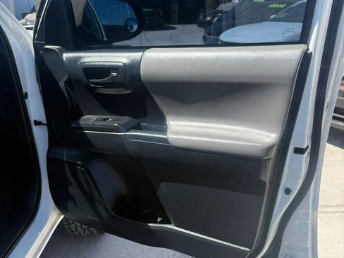 Used 2018 Toyota Tacoma SR image 8