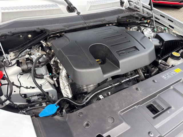 Used 2023 Land Rover Defender 130 SE AWD/4WD image 33