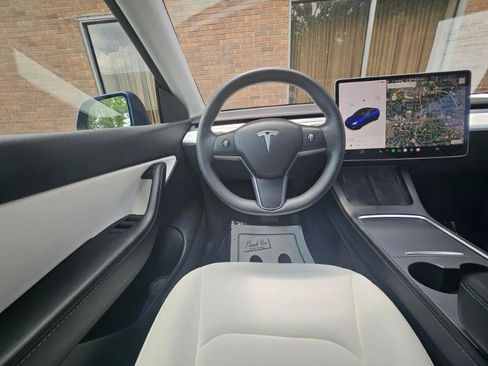 Used 2022 Tesla Model Y Long Range AWD/4WD image 4