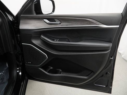 Used 2023 Jeep Grand Cherokee 4WD 4xe image 49