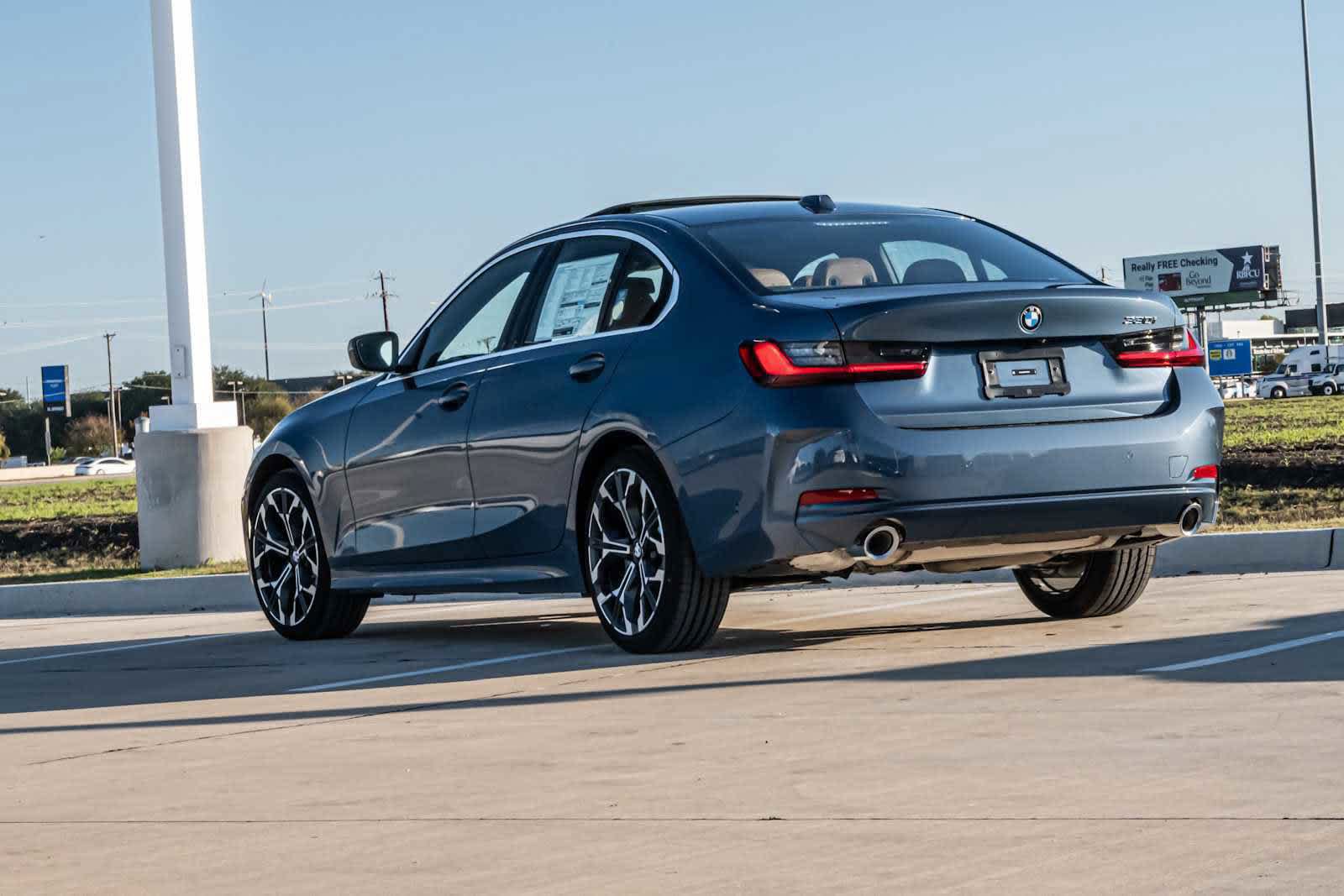 Used 2026 BMW 330i Sedan w/ Premium Package RWD image 2
