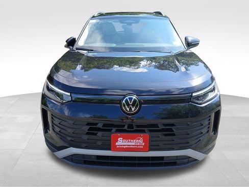 New 2025 Volkswagen Tiguan SE image 8