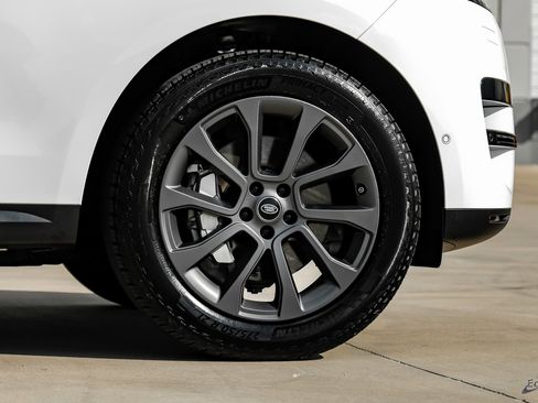 Used 2024 Land Rover Range Rover Sport SE image 81