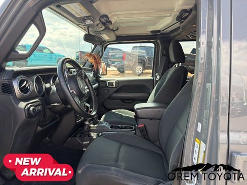 Used 2018 Jeep Wrangler Unlimited Sahara AWD/4WD image 10