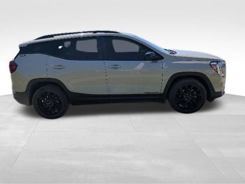 Used 2023 GMC Terrain SLE w/ Driver Convenience Package FWD image 2
