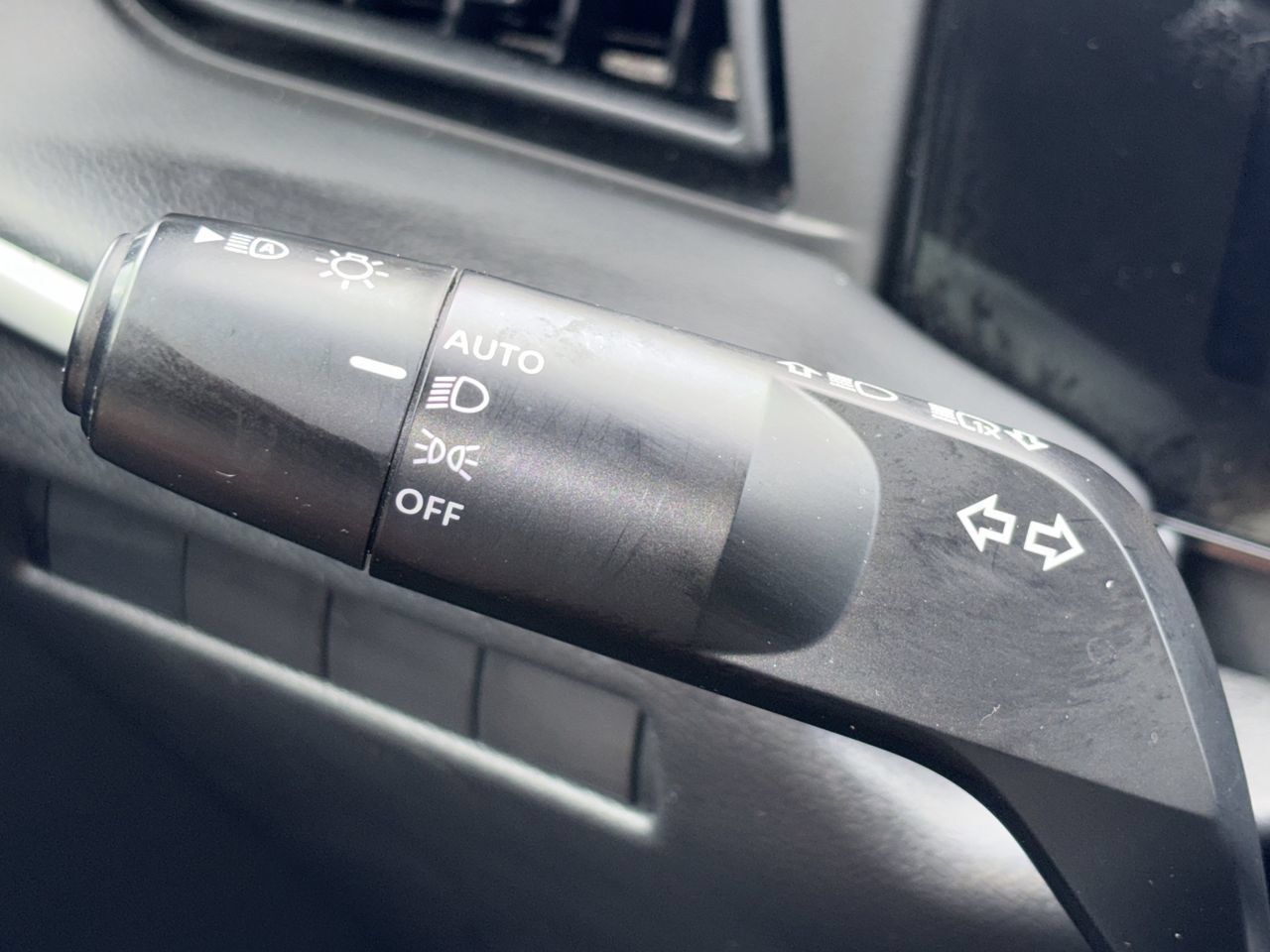 Used 2025 Nissan Kicks S AWD/4WD image 24