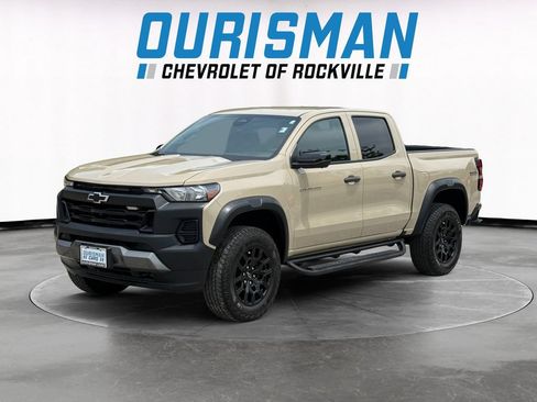 Used 2023 Chevrolet Colorado Trail Boss w/ Technology Package AWD/4WD image 2