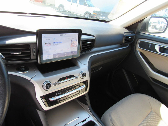 Used 2022 Ford Explorer XLT AWD/4WD image 34