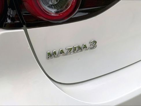 Used 2019 MAZDA MAZDA3 Hatchback w/ Premium Package image 8