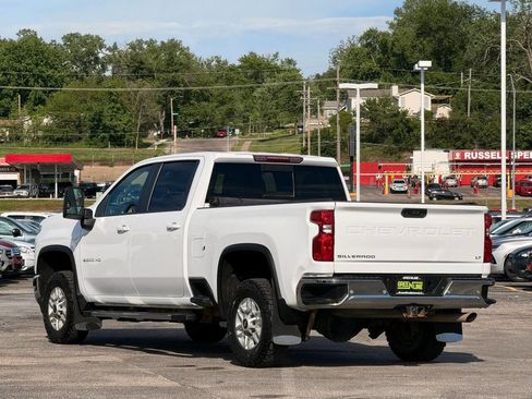 Used 2022 Chevrolet Silverado 2500 LT w/ Convenience Package AWD/4WD image 2