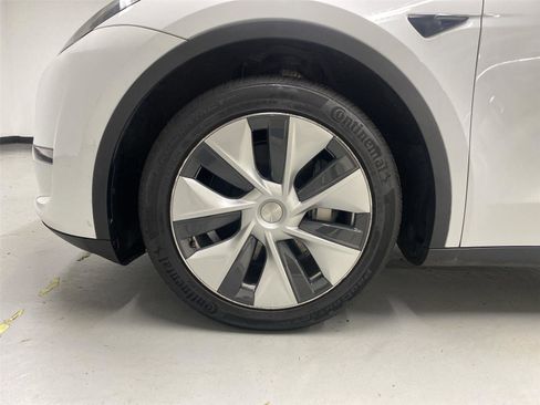 Used 2023 Tesla Model Y AWD image 23