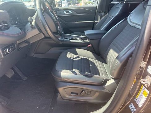 Used 2025 Ford Explorer ST-Line w/ ST-Line Street Pack AWD/4WD image 2