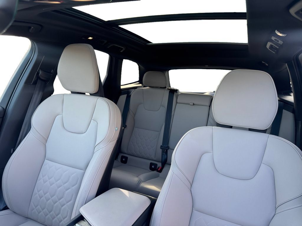 Certified 2026 Volvo XC60 B5 Plus AWD/4WD image 24