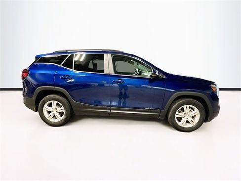 Used 2022 GMC Terrain SLE w/ Driver Convenience Package image 8