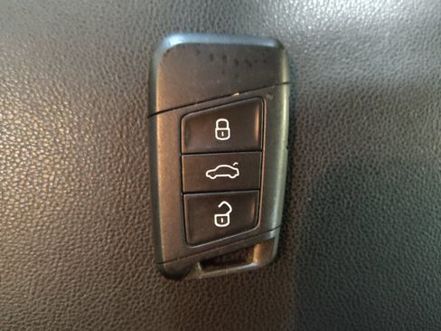 Used 2019 Volkswagen Jetta R-Line FWD image 32