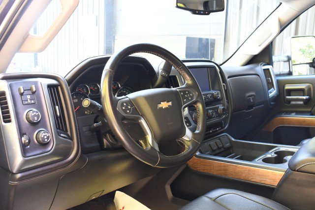 Used 2018 Chevrolet Silverado 2500 LTZ w/ Snow Plow Prep Package AWD/4WD image 23