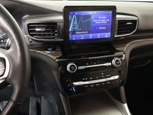 Used 2023 Ford Explorer Limited AWD/4WD image 5