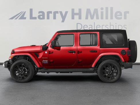 Used 2023 Jeep Wrangler Unlimited w/ Cold Weather Group AWD/4WD image 4