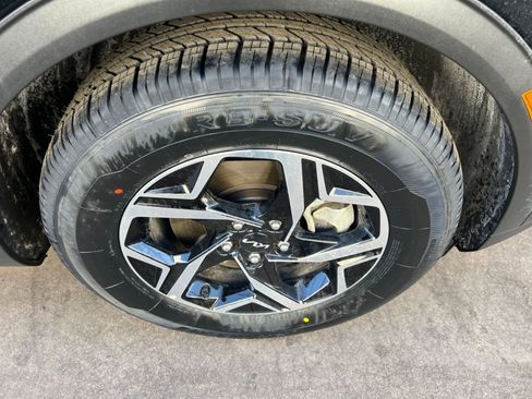 Used 2025 Kia Sportage LX image 30