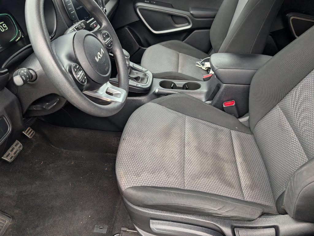 Used 2023 Kia Soul LX w/ LX Technology Package FWD image 9