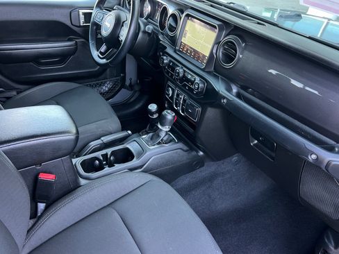 Used 2021 Jeep Gladiator Sport AWD/4WD image 15
