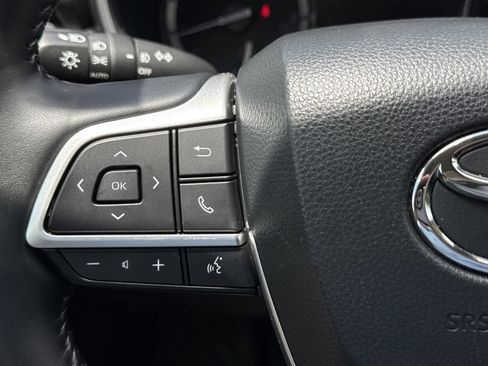 Used 2022 Toyota Highlander Limited FWD image 25