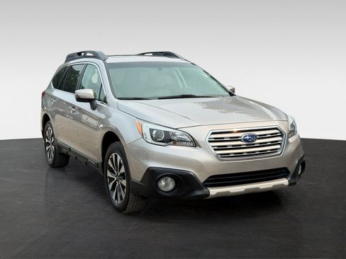Used 2015 Subaru Outback 2.5i Limited AWD/4WD image 3