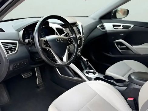 Used 2013 Hyundai Veloster w/ Style Pkg image 15