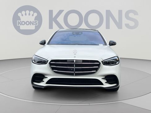 Used 2022 Mercedes-Benz S 580 4MATIC Sedan w/ AMG Line Package image 4