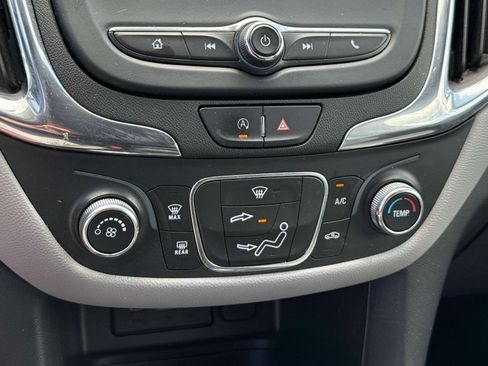Used 2022 Chevrolet Equinox LS FWD image 11