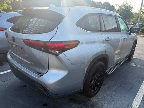 Used 2021 Toyota Highlander XLE FWD image 5