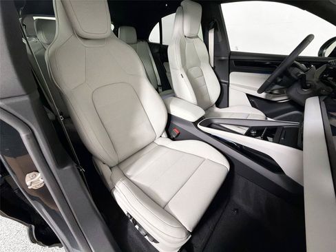Certified 2026 Porsche Macan 4 Electric RWD image 28