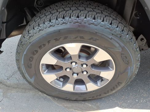 Used 2018 Jeep Wrangler Unlimited Sahara AWD/4WD image 5